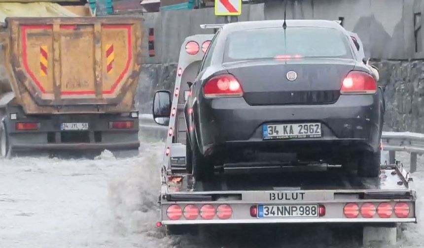 Sarıyer’de sağanak hayatı felç etti