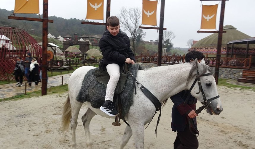 Bozdağ Film Platoları'na binlerce ziyaretçi akın etti