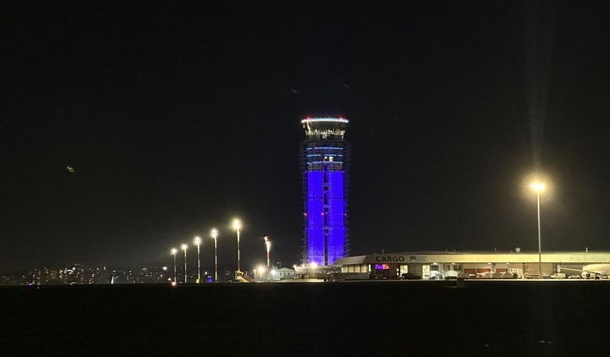 Sabiha Gökçen Havalimanı kulesi maviye büründü
