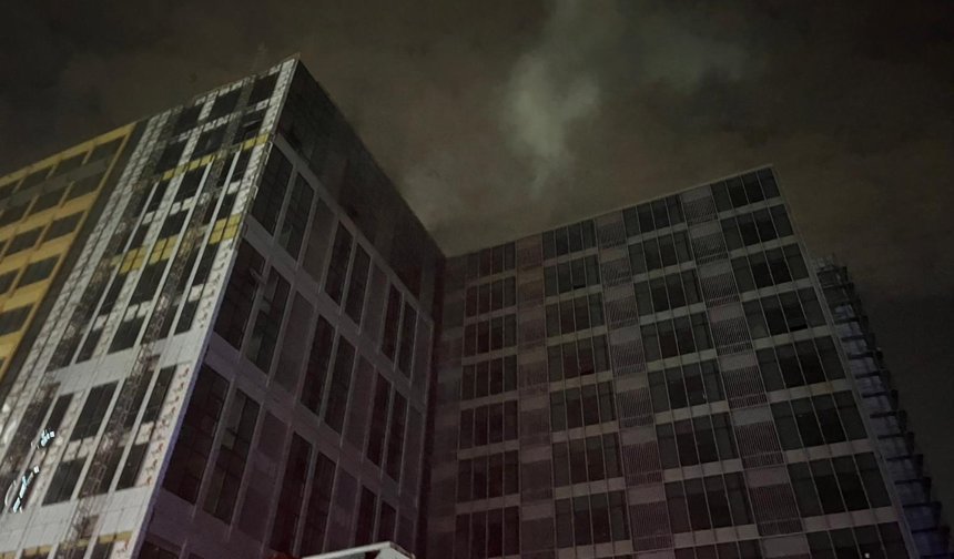 İnşaat halindeki 12 katlı binada yangın paniği