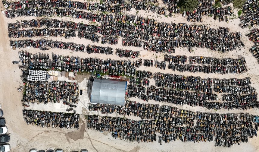 Yediemin otoparkları araç mezarlığına döndü