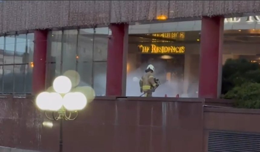 Otoparktaki elektrikli otomobil alevlere teslim oldu