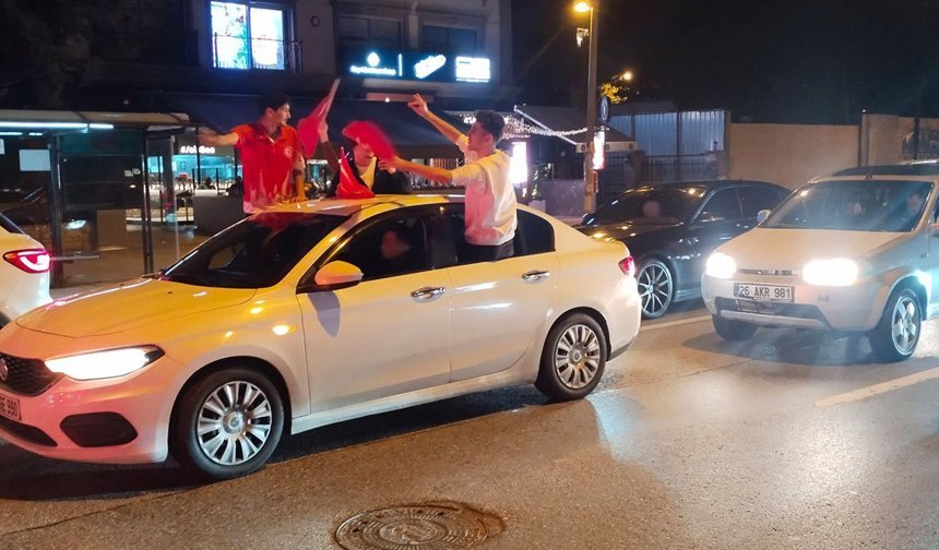 A Milli Takım’ın başarısı sokaklara taştı