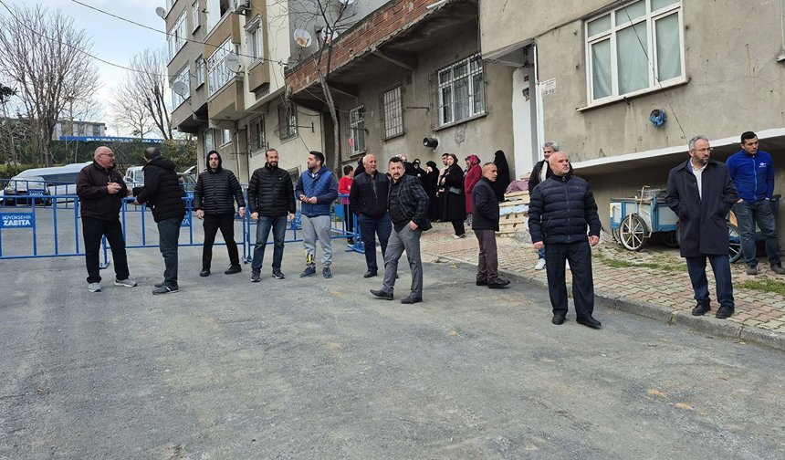 Sultangazi’de yıkım sonrası 4 aile sokakta kaldı