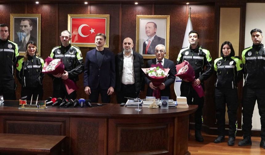 3 aylık bebeği kurtaran zabıtalara ödül