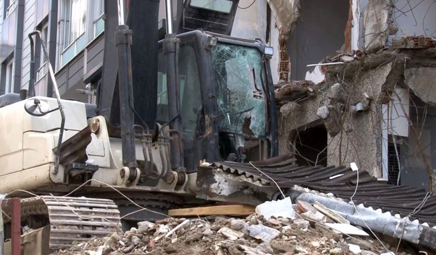 Gaziosmanpaşa’da yıkım sırasında kaza