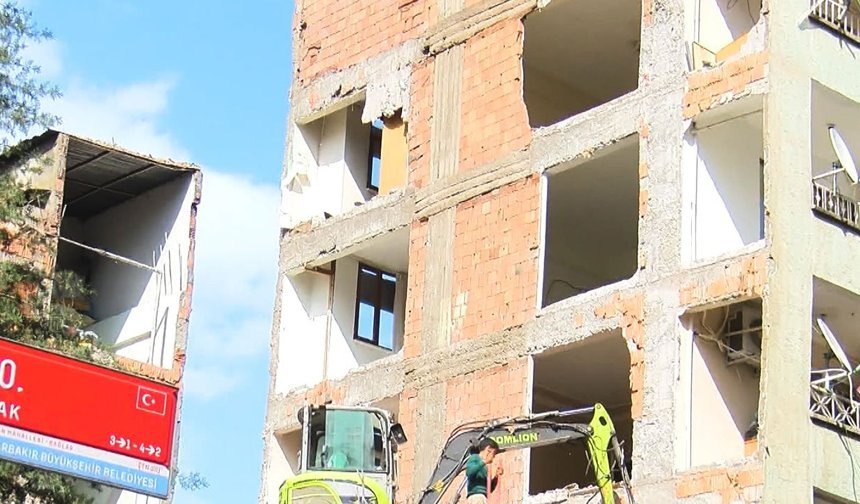 Yıkım sırasında ortaya çıktı: 5 katın duvarı yapılmamış