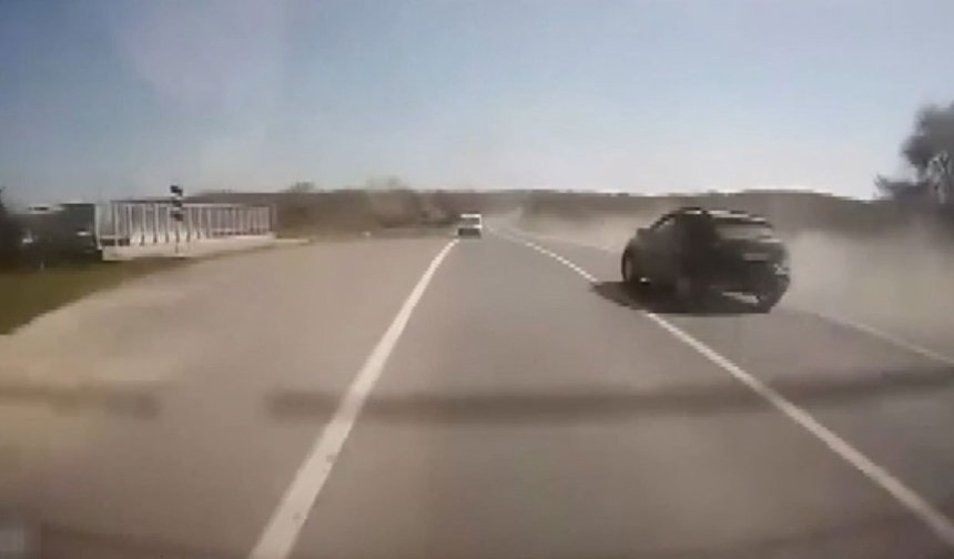 Çatalca’da tehlikeli sollama: Otomobil şarampole uçtu