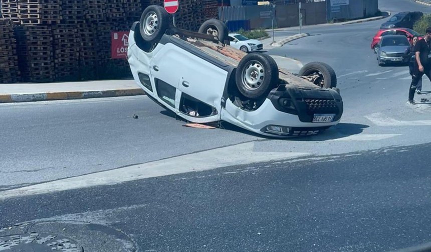 Esenyurt’ta korku dolu anlar: Otomobil takla attı