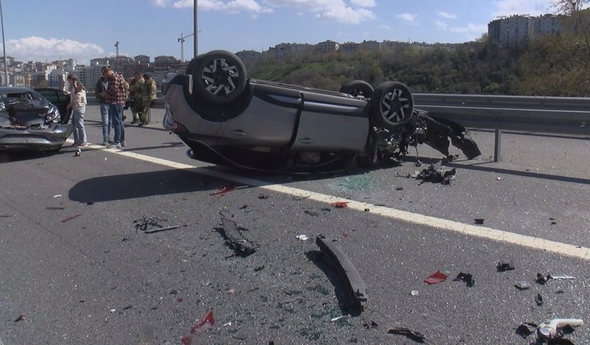 Eyüpsultan’da trafik kazası: 5 araç birbirine girdi