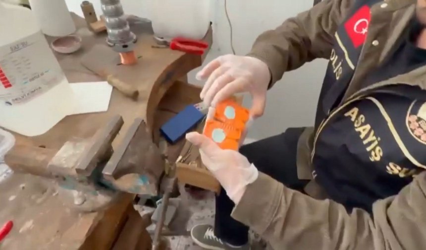 Fatih'te sahte altın imalathanesine polis baskını