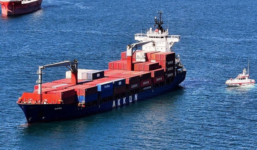 İstanbul Boğazı'nda gemi trafiği çift yönlü askıya alındı