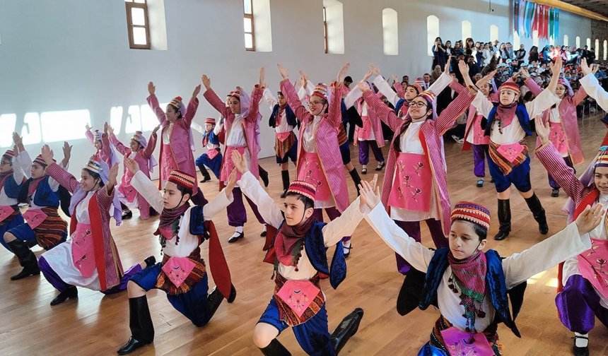İstanbul'da 'Türk Dünyası Çocuk Oyunları Şenliği' düzenlendi