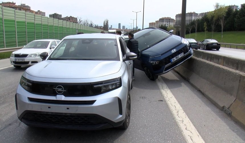Kartal’da 6 aracın karıştığı zincirleme kaza