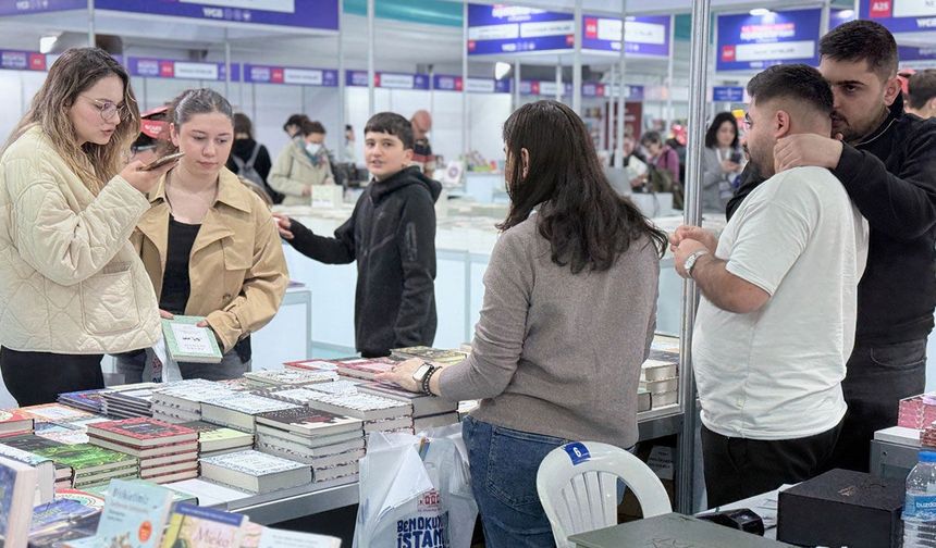 İstanbul'da kitap buluşması: Beşiktaş Kitap Fuarı başladı