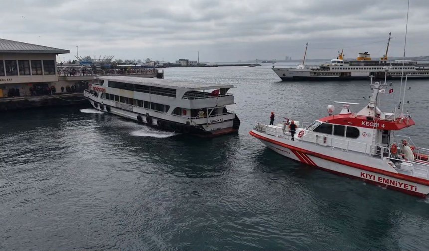 Yolcu teknesinde çıkan yangın söndürüldü