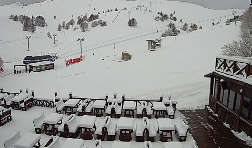 Bahar ortasında kış geri döndü: Kar 1 metre