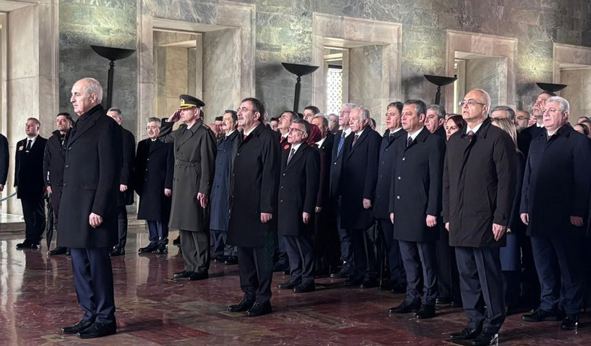 TBMM Başkanı Kurtulmuş ve devlet erkanından Anıtkabir'e ziyaret