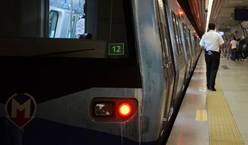 Esenyurt Metrosu belirsizliği: Belediye pankart astı