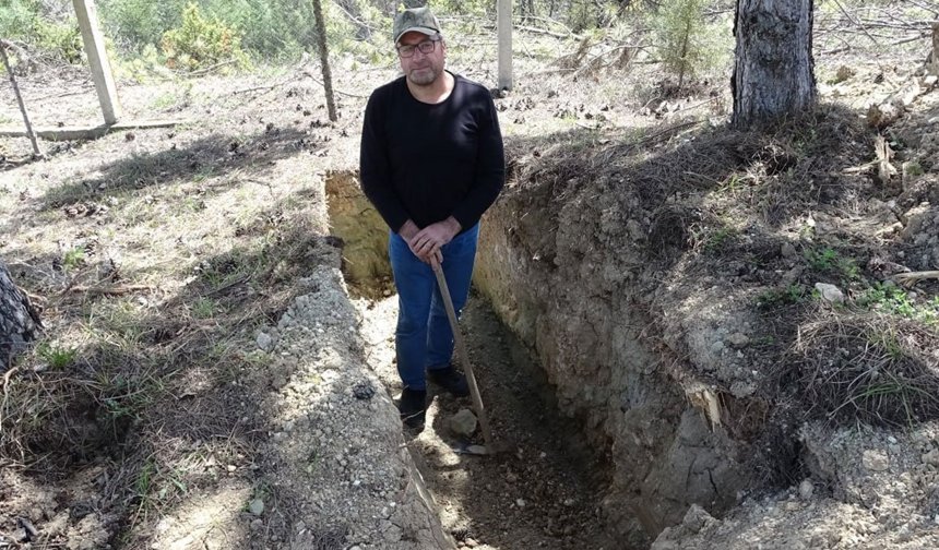 Emeklilik sonrası şaşırtan karar: Mezarını kazdı