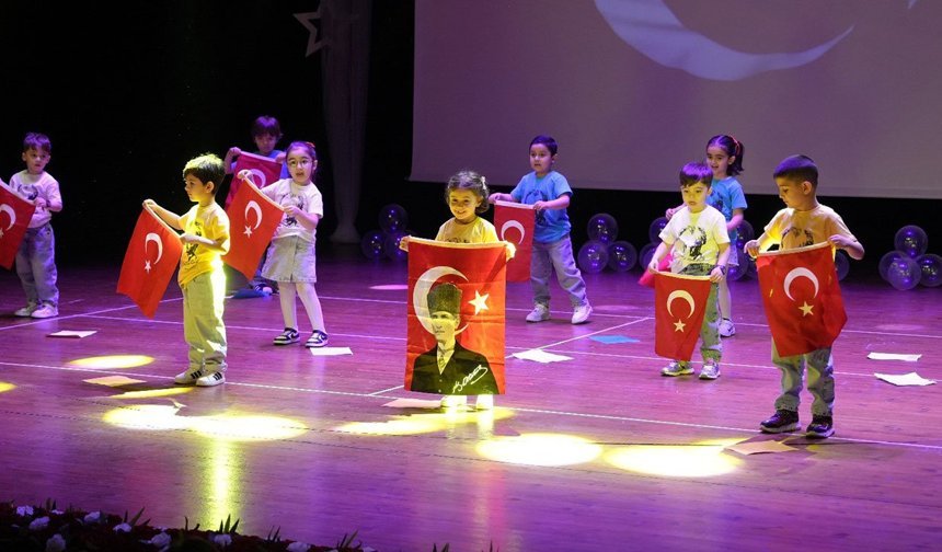 Kartal’da minikler 23 Nisan’ı kutladı