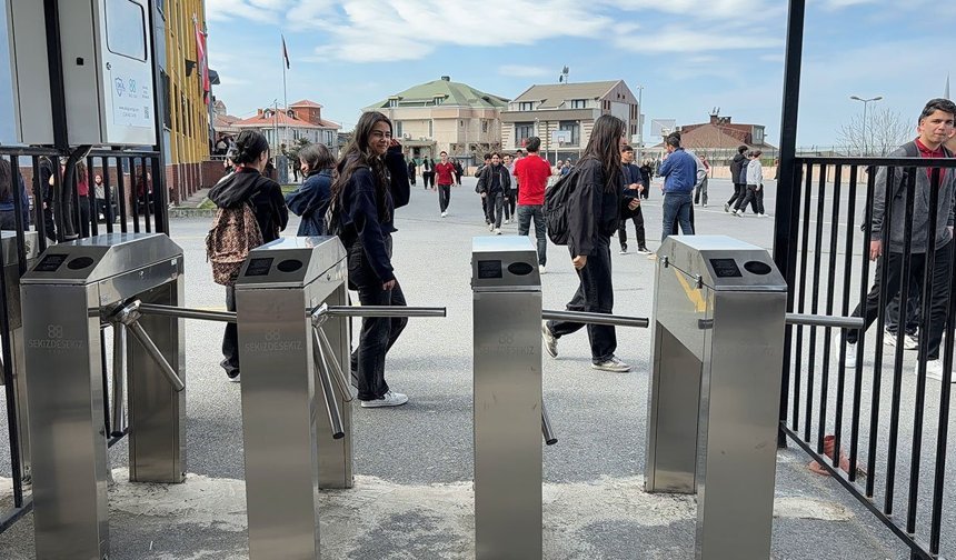 Öğrenciler kartla giriyor, velilere fotoğraflı bildirim gidiyor