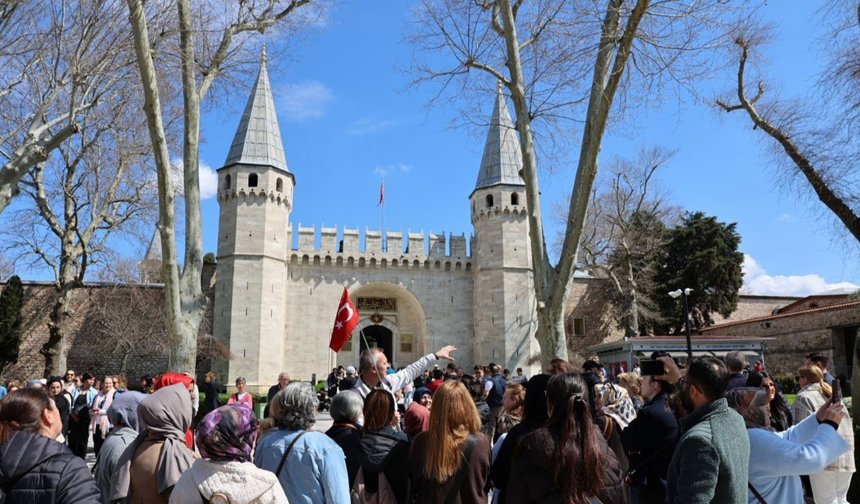 Küçükçekmeceliler Topkapı Sarayı’nda tarihle buluştu