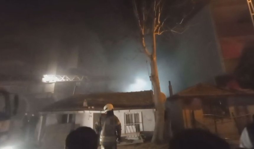 Silivri'de gecekonduda çıkan yangın söndürüldü