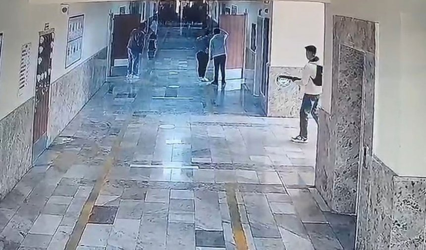 16 kişinin yaralandığı saldırı anı güvenlik kamerasına yansıdı