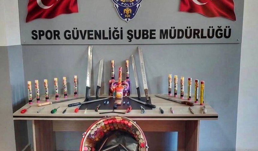 Süper Lig ekibinin taraftar otobüsünden cephanelik çıktı