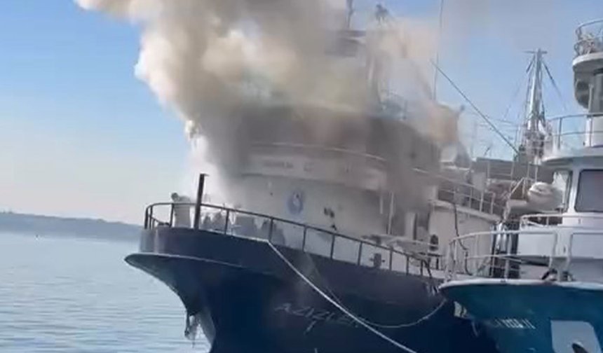 Sarıyer'de tekne yangını