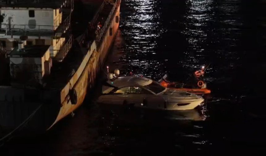Üsküdar'da gemiye çarpan tekne battı