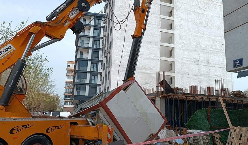 İnşaatta korkutan kaza: Vinç kolu kulübenin üzerine düştü