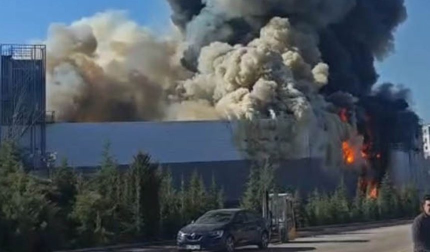 Ankara'da boya fabrikasında yangın