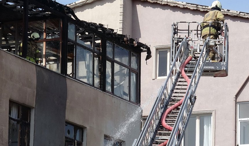 Tadilat yaparken yangın çıktı: Sultanbeyli’de korku dolu anlar