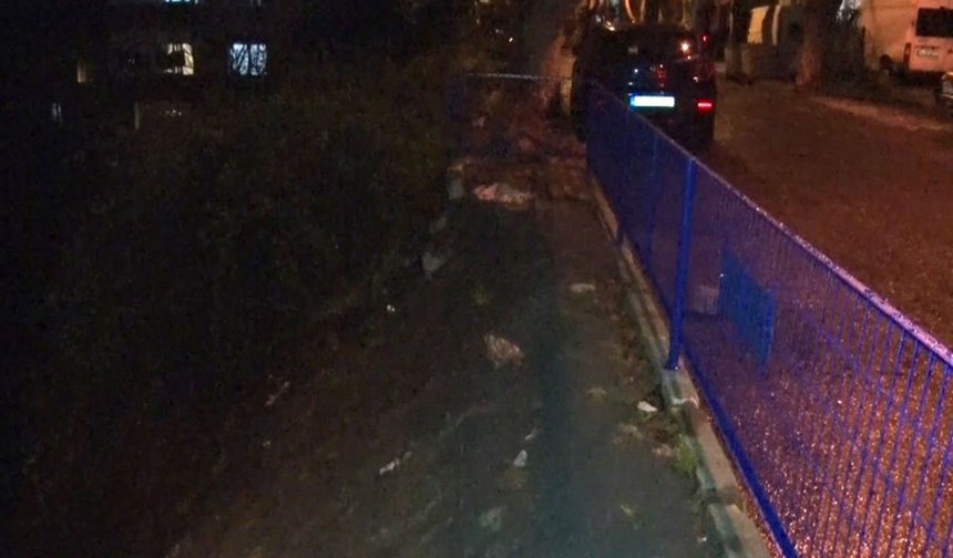 Sarıyer'de risk büyüyor: Çöken kaldırım caddeyi tehdit ediyor