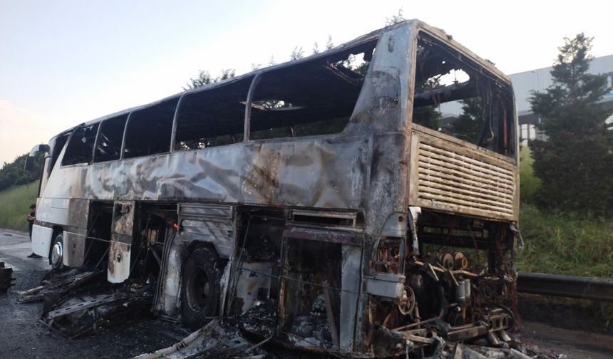 İstanbul’a geziye gelen tur otobüsü yandı