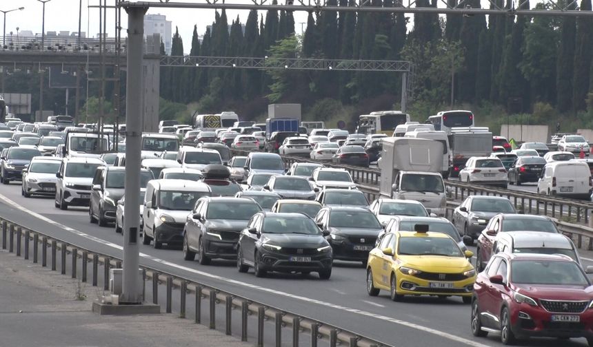 Kurban Bayramı tatilinin başlamasıyla trafik yoğunluğu oluştu