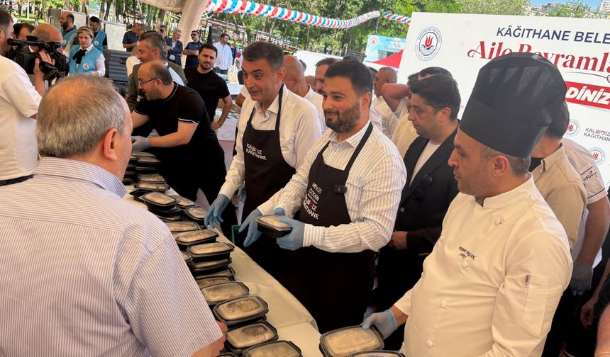 Kağıthane Belediyesinin "Aile Bayramlaşması" etkinliğinde 20 bin vatandaş bir araya geldi