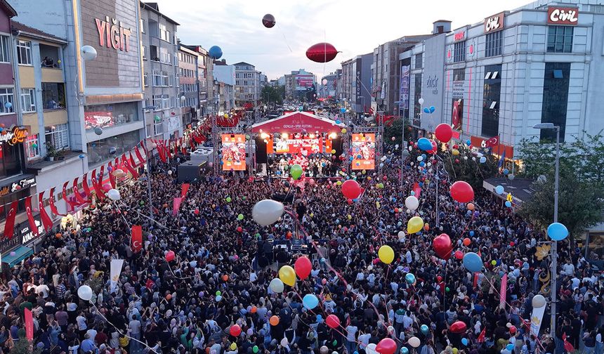 Zeyd için gökyüzüne binlerce balon bırakıldı