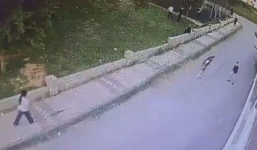 Büyükçekmece’de parkta dehşet anları: Bıçaklı saldırı kamerada