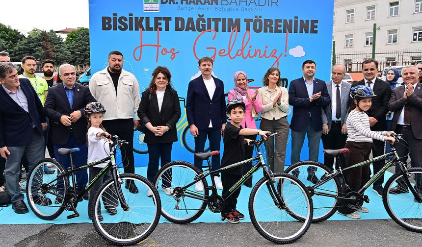 Bahçelievler'de 100 çocuğa bisiklet dağıtım töreni