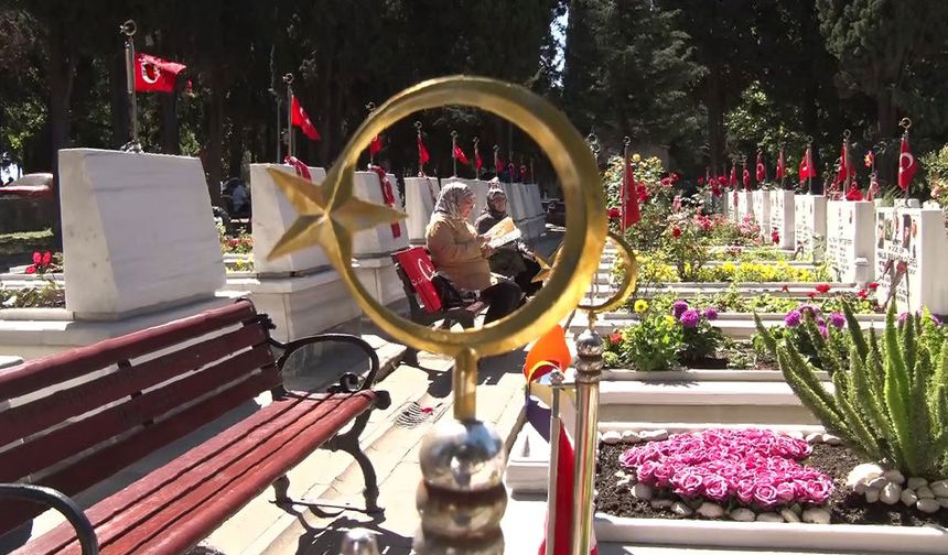 Edirnekapı Şehitliği'nde bayram ziyareti