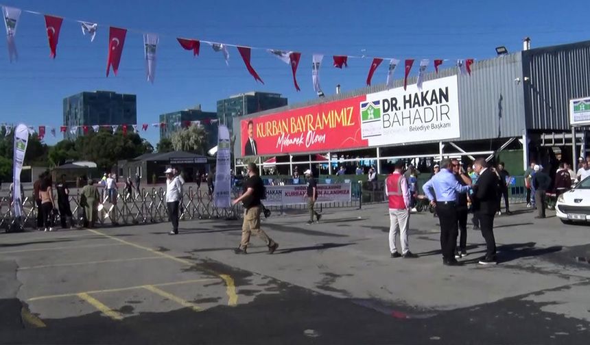 Bahçelievler’de kurban kesim alanında bayram hareketliliği
