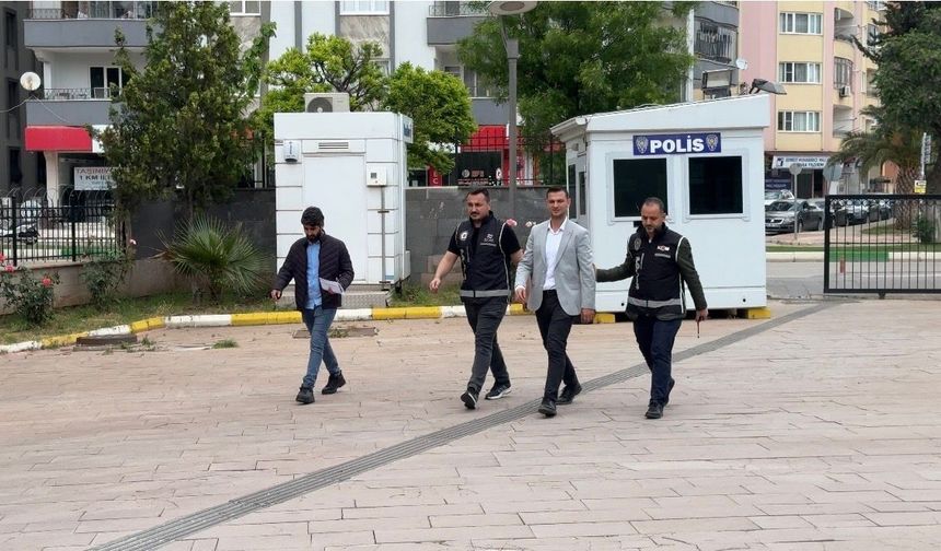 İstanbul merkezli 'rüşvet' soruşturmasında CHP'li il başkanı adliyede