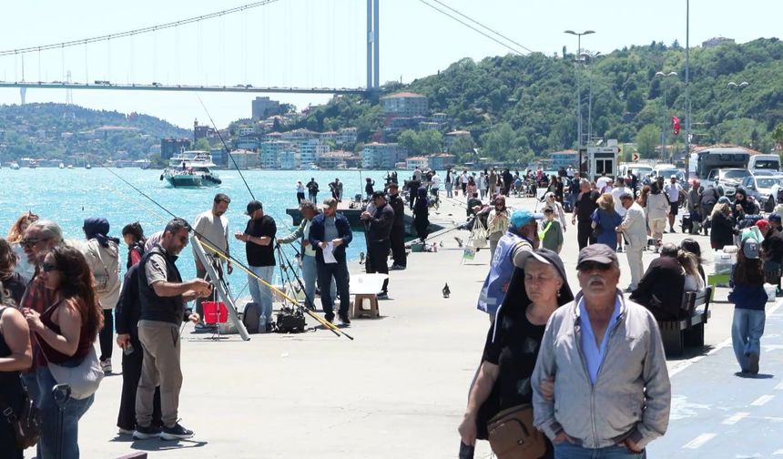 Kurban Bayramı'nın son gününde sıcak havayı fırsat bilenler sahillere akın etti