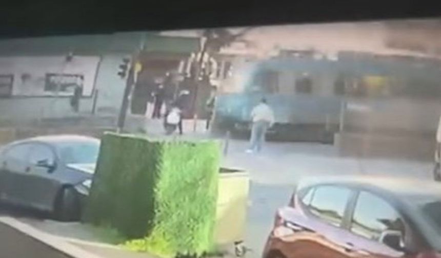 Tramvay hattında can pazarı: Motosikletli ağır yaralandı
