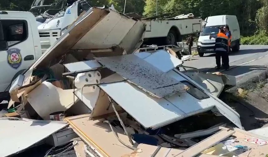 Sarıyer’de feci kaza: Karavan bariyerlere çarptı, sürücü hayatını kaybetti