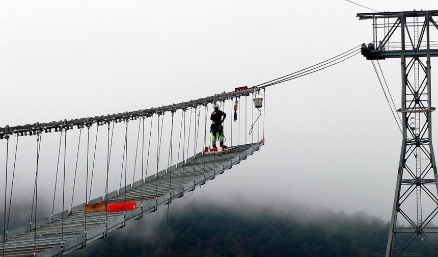 Gökyüzünde tehlikeli mesai: Teleferik halatına müdahale