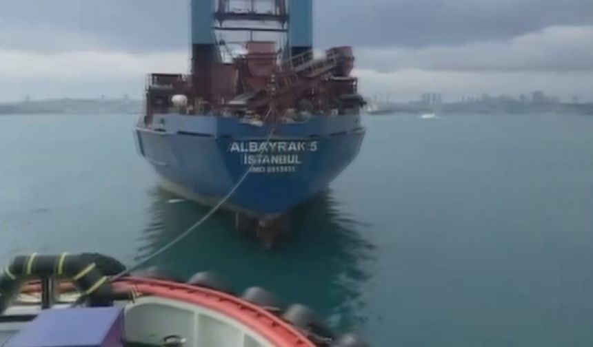 Marmara Denizi'nde makine arızası yapan gemi kurtarıldı